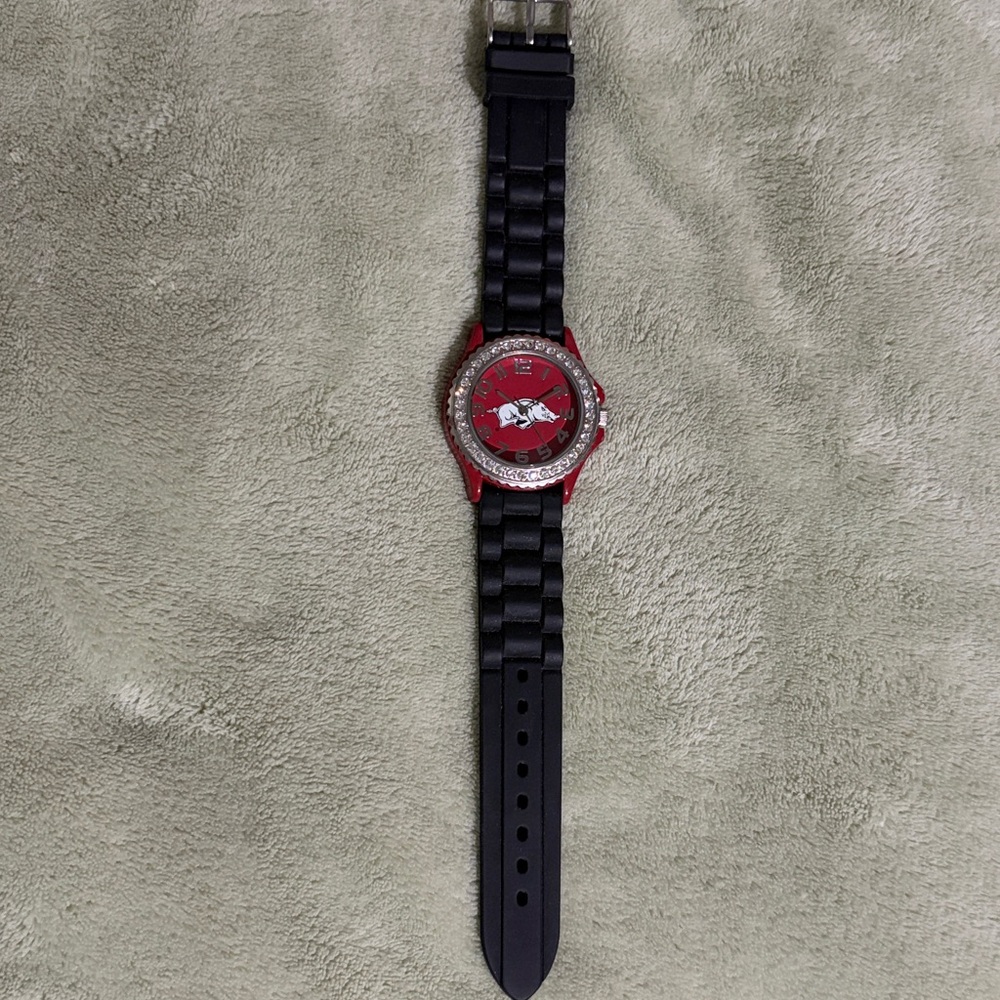 Red and Black Razorback Watch with Rhinestone Bezel


Needs new battery